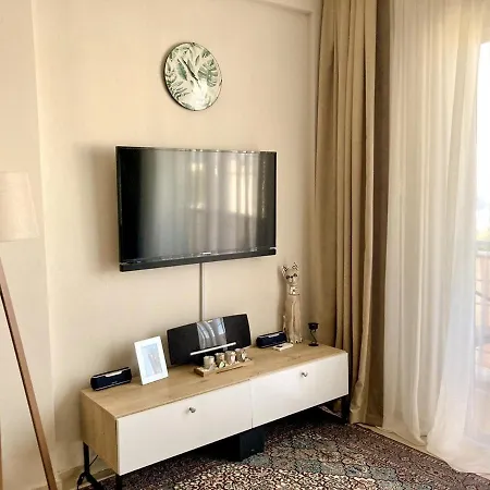 Sunning Well City Apartment, Apartamento Lapithos (Northern Cyprus)